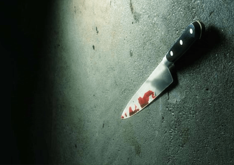 אישה דקרה בקופת חולים